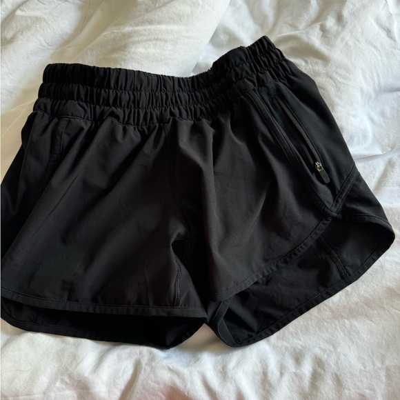 Black lululemon track that shorts size 4 - Picture 1 of 3